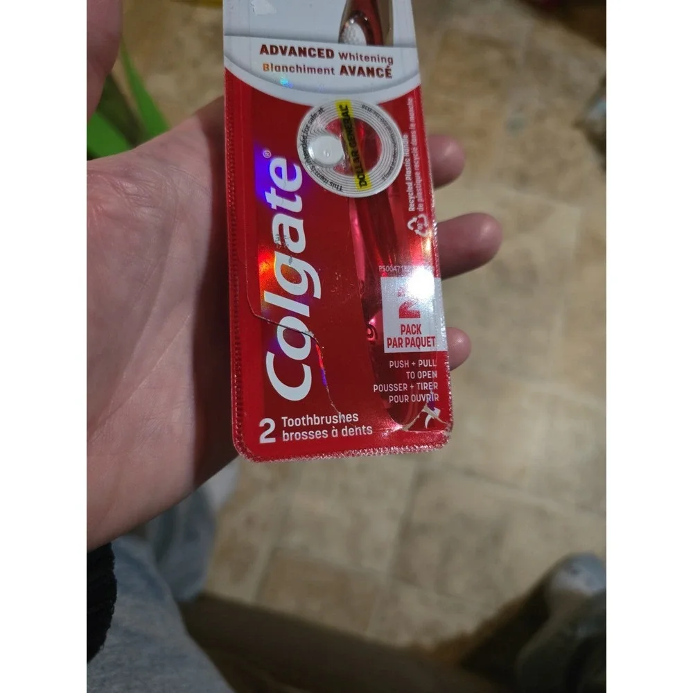 Colgate 360 Advanced Optic White Toothbrush Soft 2 Count Pack Package Damage New